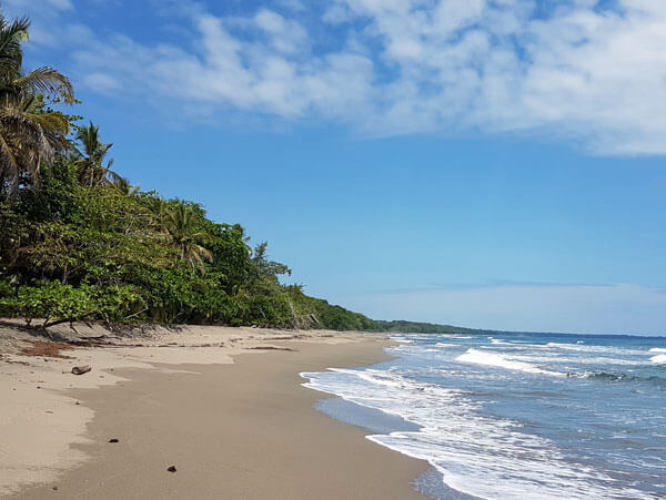 beach-cahuita-cabinas-yucca-puerto-viejo